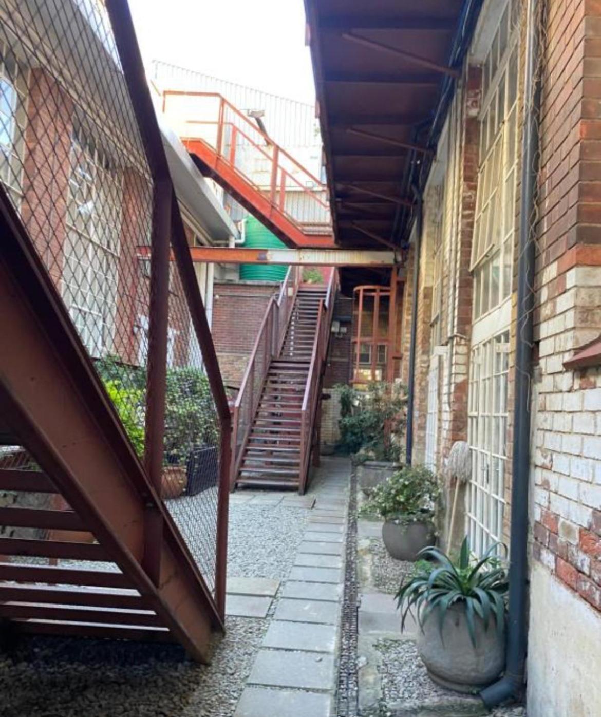 Live, Work And Play In The Maboneng Loft Apartment *